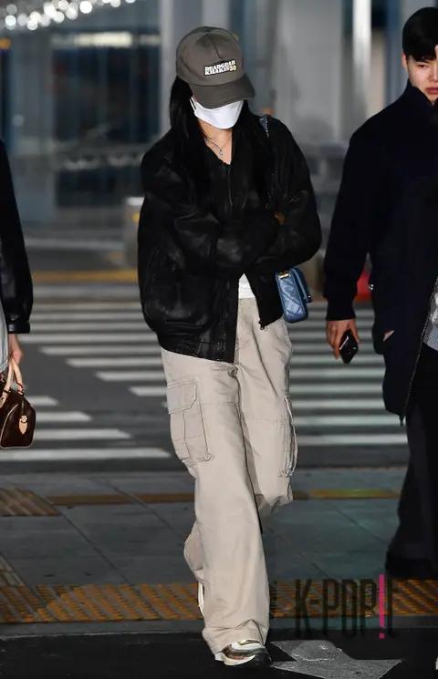 Minji (NewJeans) — Airport