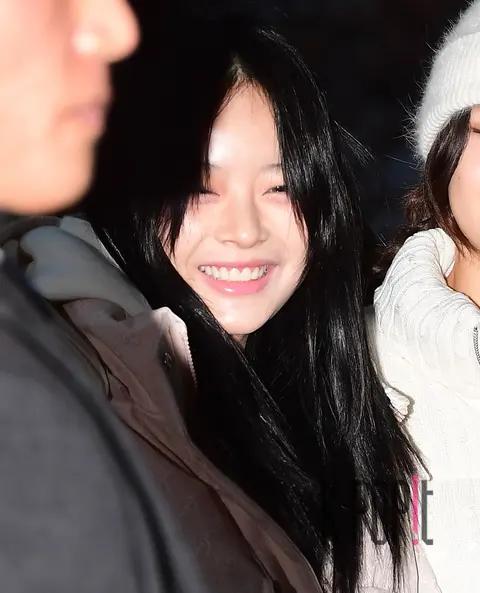 Hanni (NewJeans) — Airport