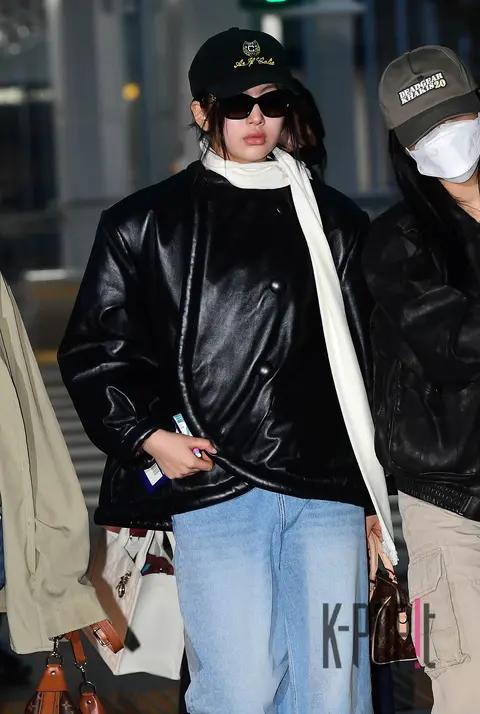 Hyein (NewJeans) — Airport