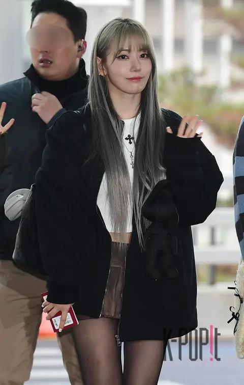 SAKURA (LE SSERAFIM) — Airport