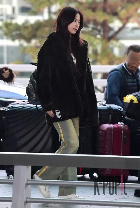 KAZUHA (LE SSERAFIM) — Airport