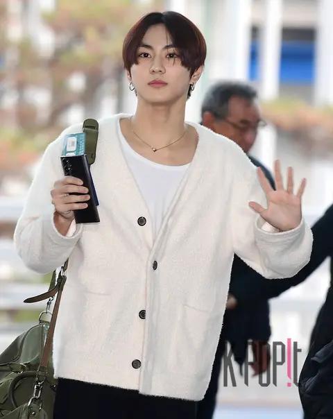 Jungwon (ENHYPEN) — Airport