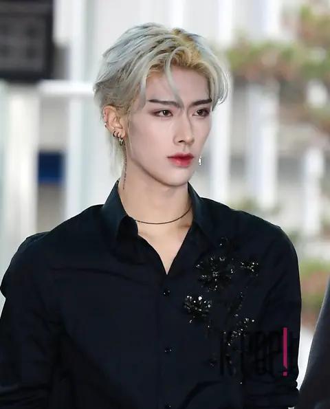 Ricky (ZEROBASEONE) — Airport