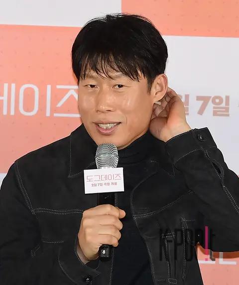 Yoo Hae-jin — Dog Days Production Briefing