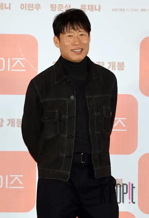 Yoo Hae-jin — Dog Days Production Briefing