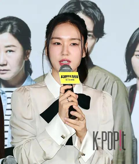 An Eun-jin — Citizen Duk-hee Press Premiere