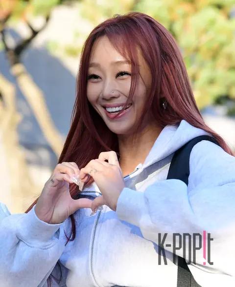 SISTAR19 Hyolyn — Music Bank Arrival