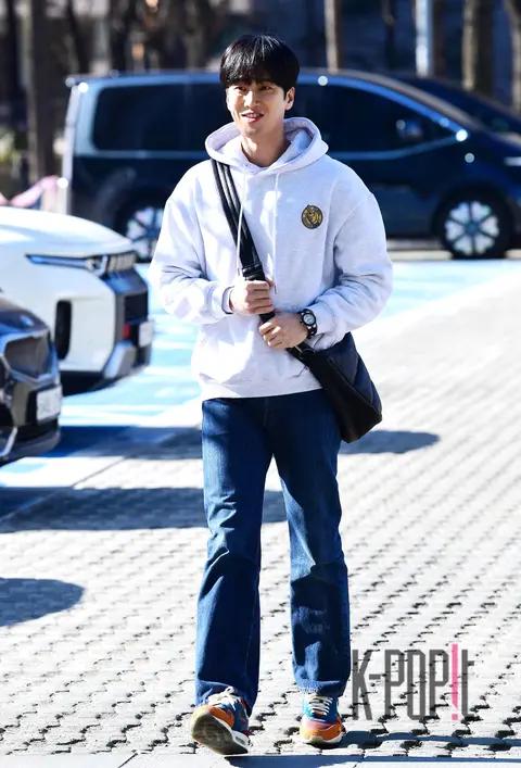 Ahn Bo-hyun — Arrival