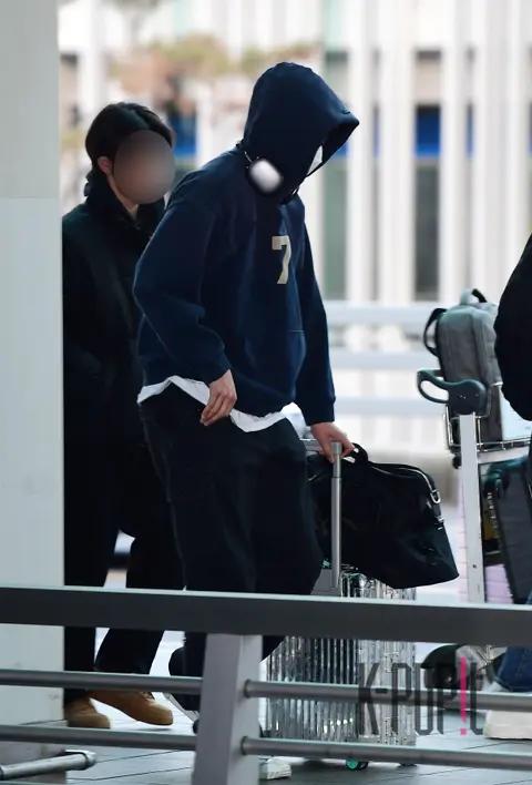 Rowoon — Airport