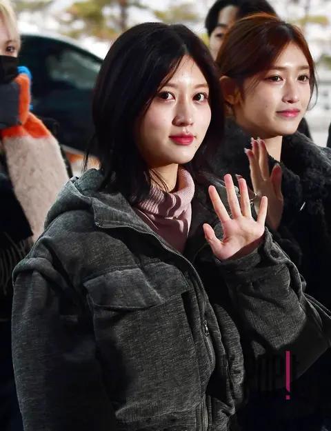 Gaeul (IVE) — Airport