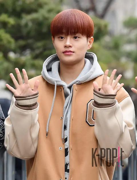 Lee Dae-hwi (AB6IX) — Music Bank Arrival