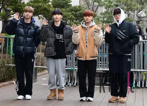 AB6IX — Music Bank Arrival