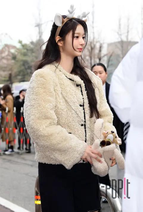 Seol-yun (NMIXX) — Music Bank Arrival