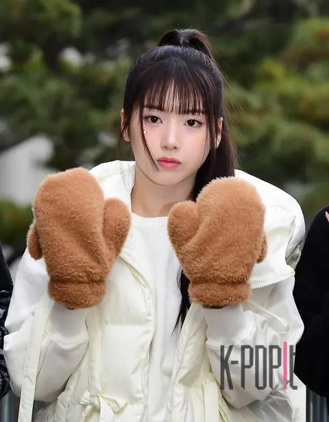 Jiwoo (NMIXX) — Music Bank Arrival