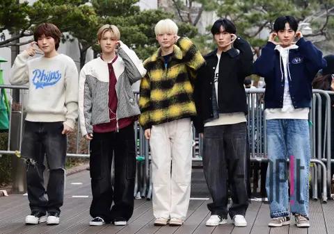Pau — Music Bank Arrival
