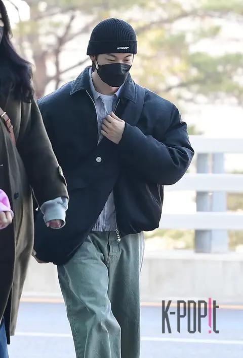 Heo Gwang-han — Airport