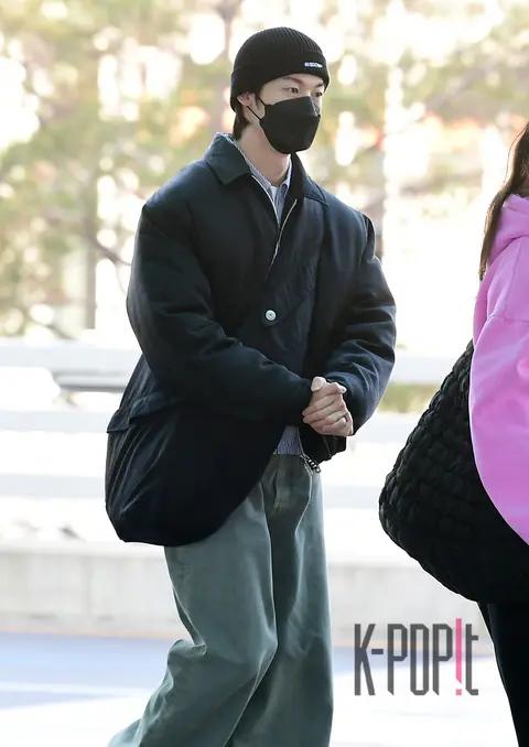 Heo Gwang-han — Airport