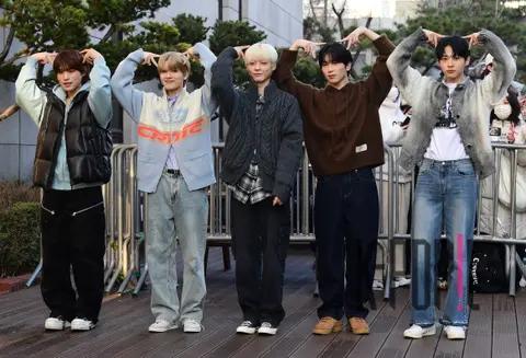 Pau — Music Bank