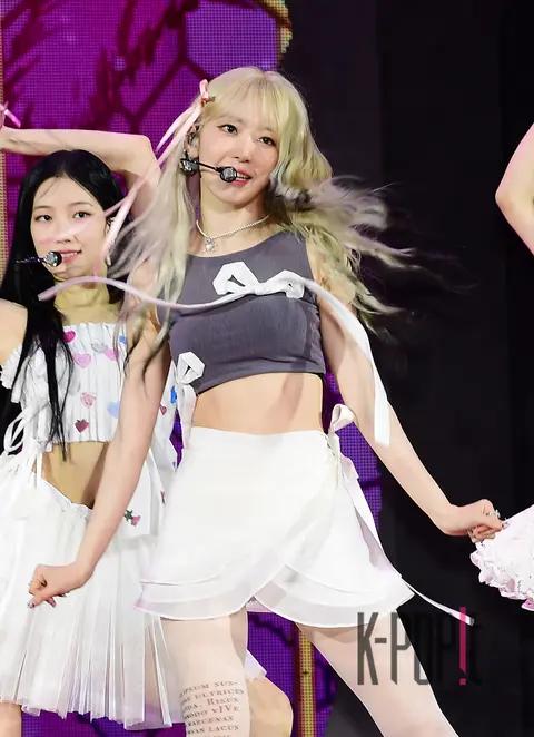 SAKURA (LE SSERAFIM) — Showcase