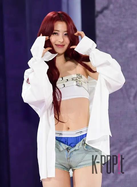 Huh Yunjin (LE SSERAFIM) — Showcase