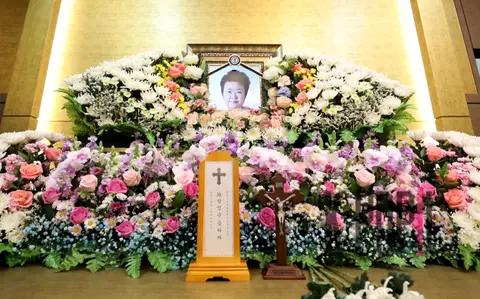 Joint Photography Pool — Bang Sil-i Funeral