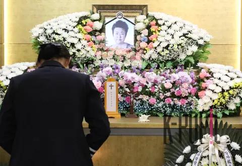 Joint Photography Pool — Bang Sil-i Funeral