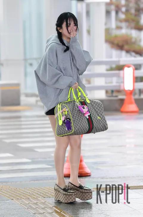 Hanni (NewJeans) — Airport