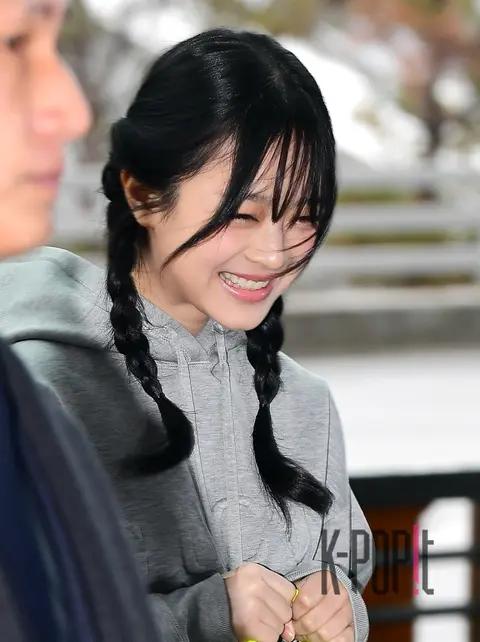Hanni (NewJeans) — Airport