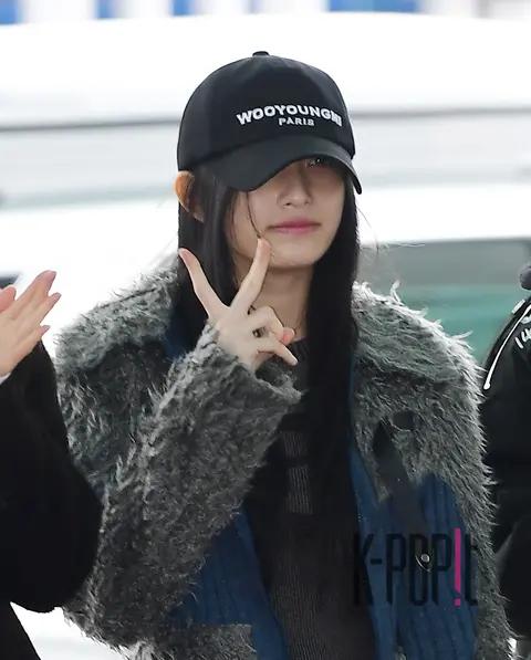 Leeseo (IVE) — Airport
