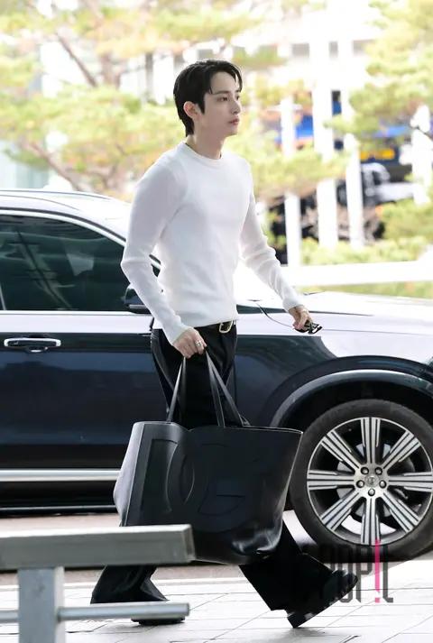 Lee Soo-hyuk — Airport