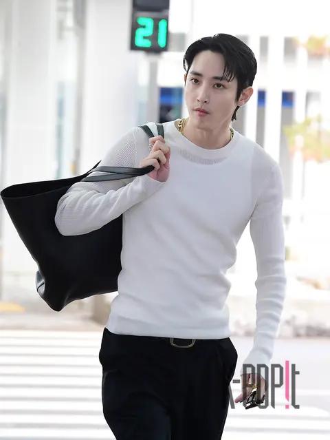 Lee Soo-hyuk — Airport