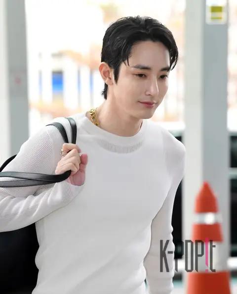 Lee Soo-hyuk — Airport