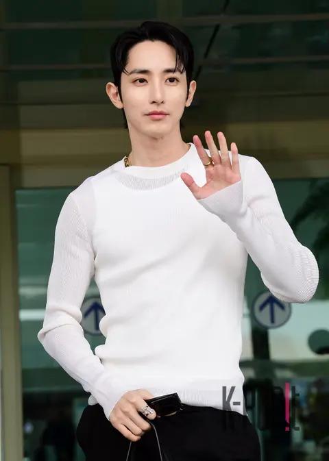 Lee Soo-hyuk — Airport