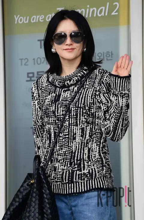 Lee Young-ae — Airport