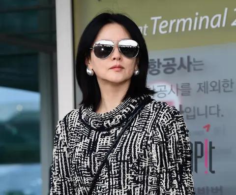 Lee Young-ae — Airport