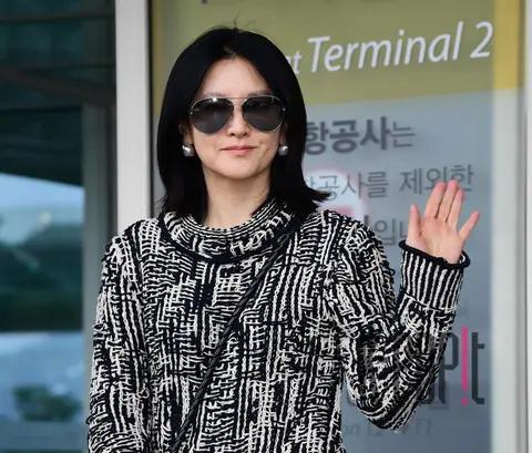 Lee Young-ae — Airport