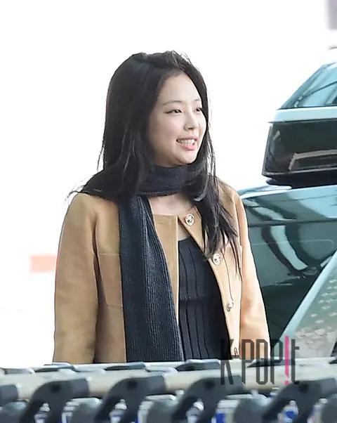 JENNIE (BLACKPINK) — Airport