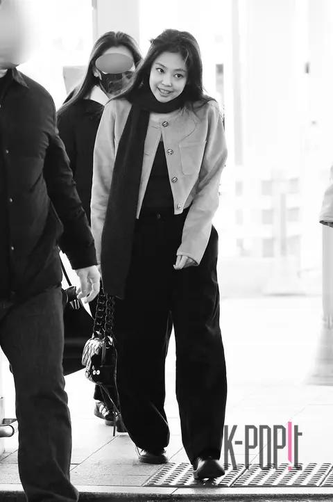 JENNIE (BLACKPINK) — Airport