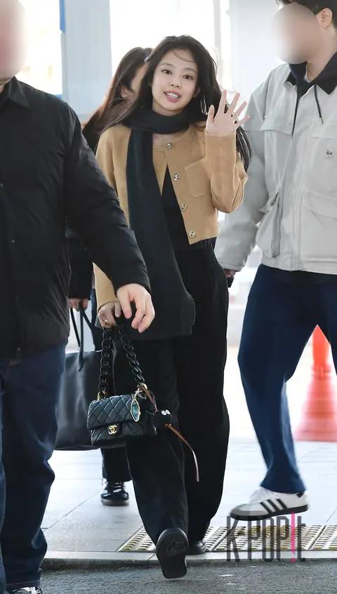 JENNIE (BLACKPINK) — Airport