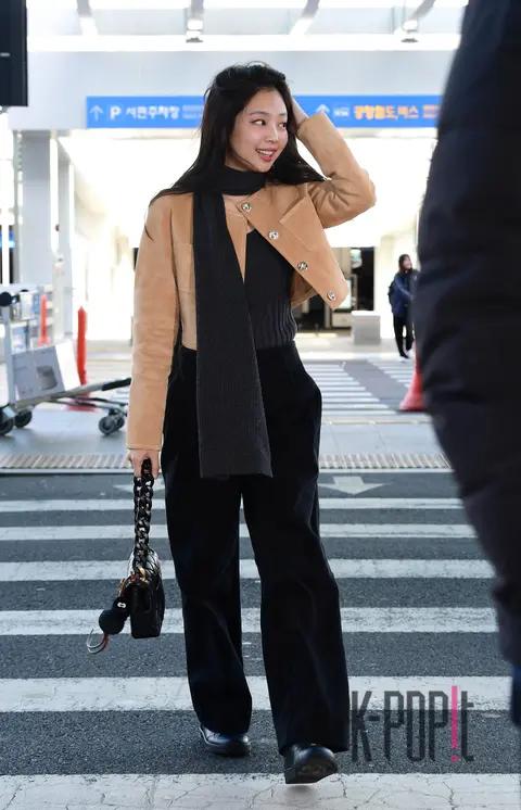 JENNIE (BLACKPINK) — Airport