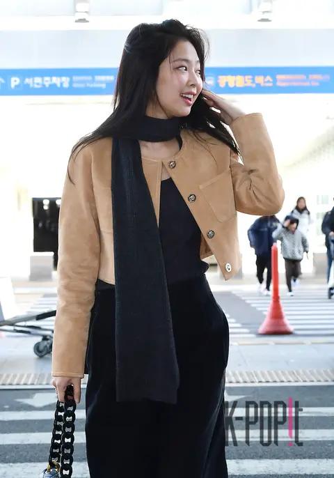 JENNIE (BLACKPINK) — Airport