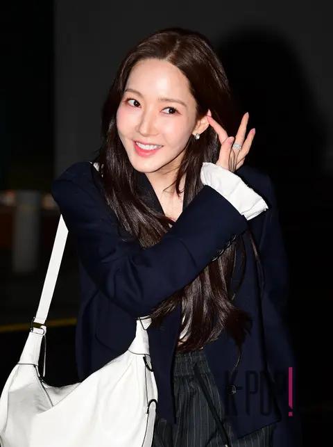 Park Min-young — Airport