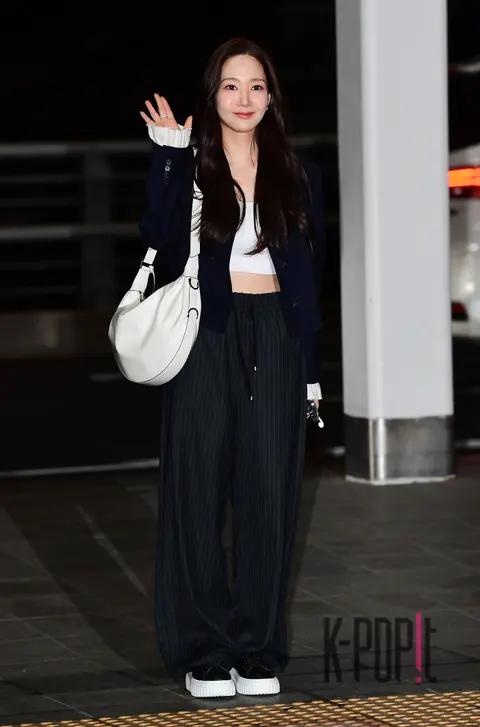 Park Min-young — Airport