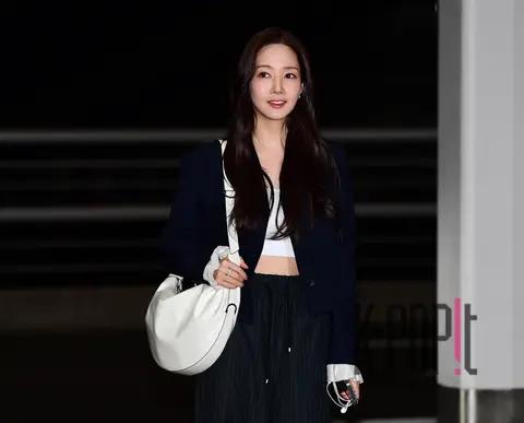 Park Min-young — Airport