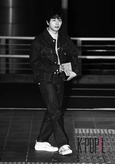 Lee Lee-kyung — Airport
