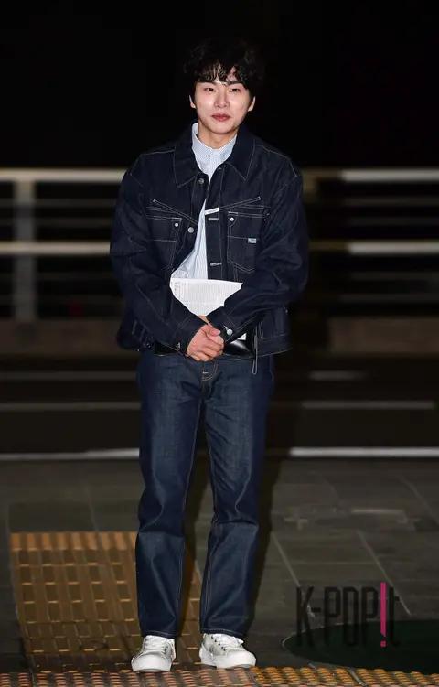 Lee Lee-kyung — Airport