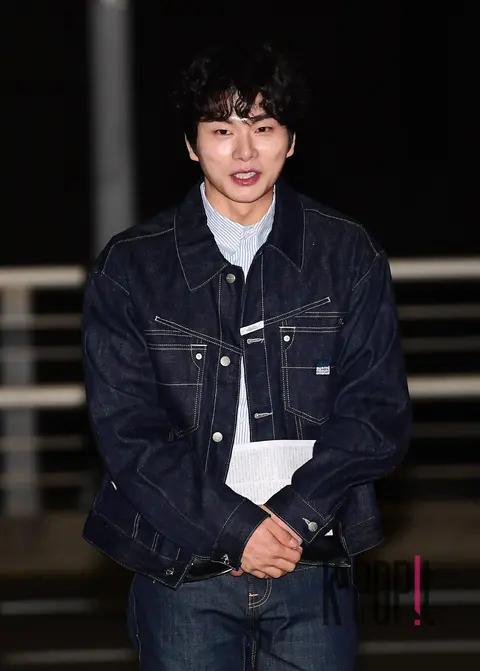 Lee Lee-kyung — Airport