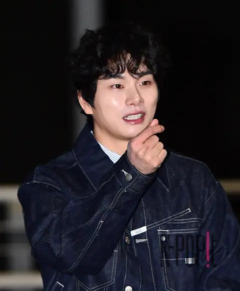 Lee Lee-kyung — Airport