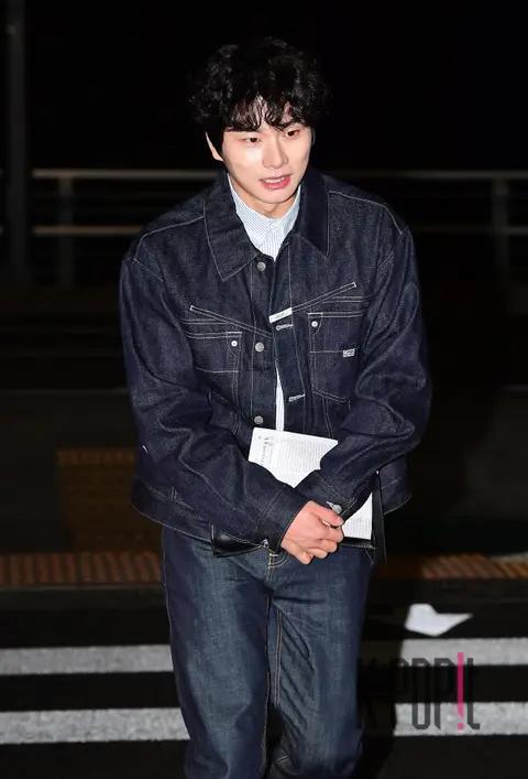 Lee Lee-kyung — Airport