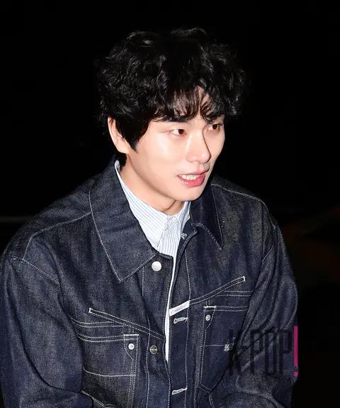 Lee Lee-kyung — Airport
